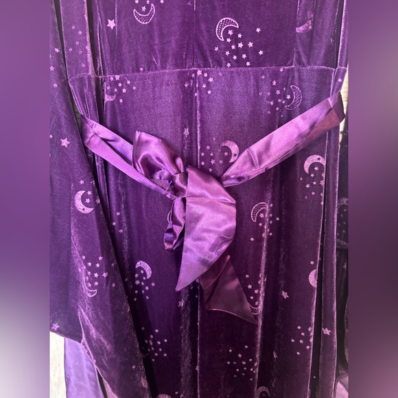 Halloween Purple Hooded Robe Velvet Moon & Stars L/XL 12-16 NEW - Picture 8 of 12